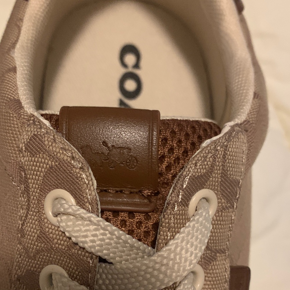 NEW Y2K -Authentic Coach Woman’s Tan Patterned Sneakers - Picture 5 of 12